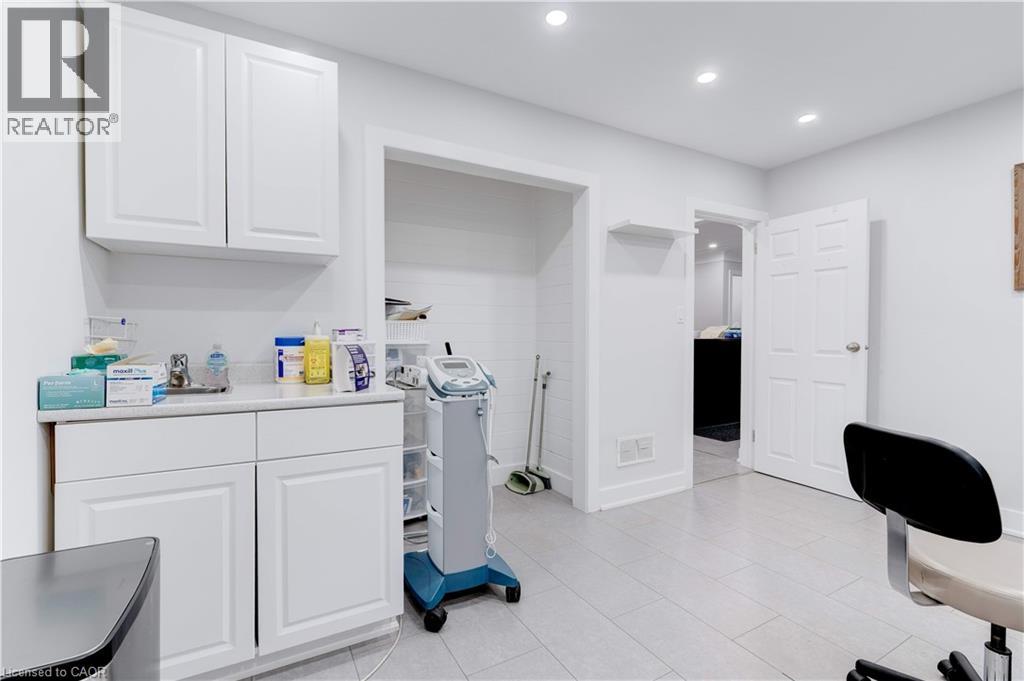 2409 WALKER'S Line, Burlington, Ontario, L7M4K1 — Photo 8