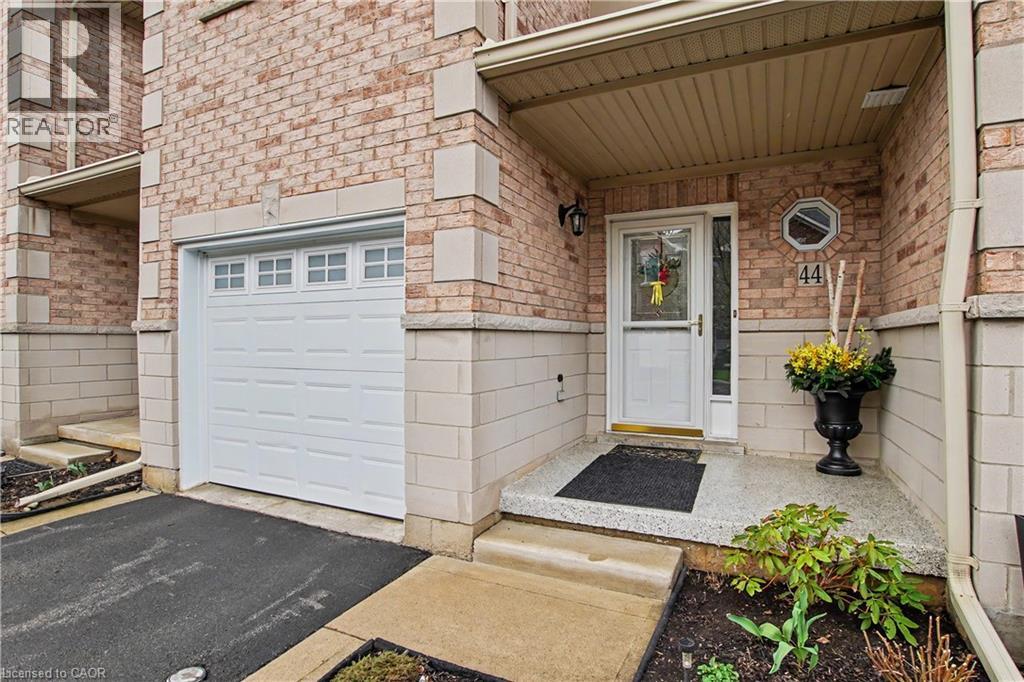 81 VALRIDGE Drive Unit# 44, Ancaster, Ontario, L9G5B6 — Photo 3