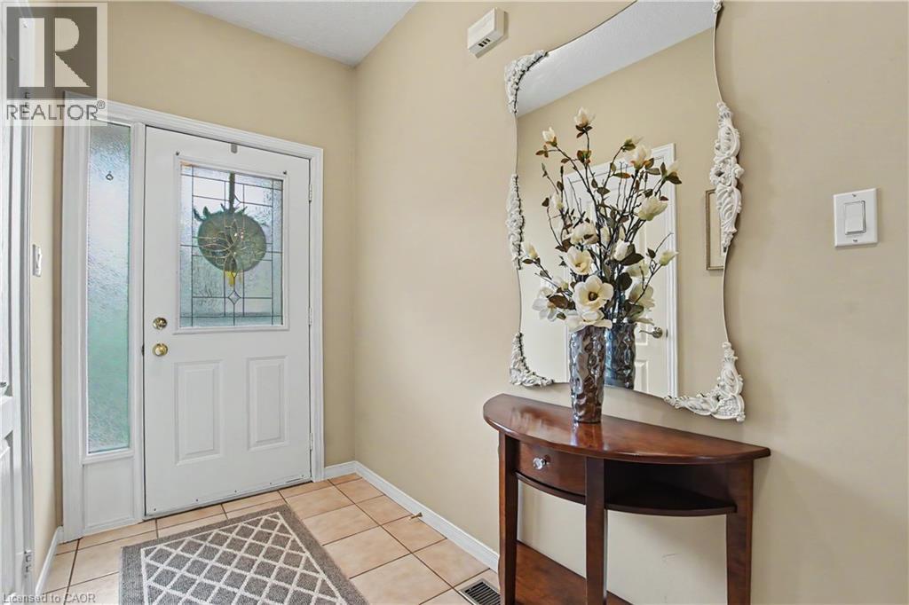 81 VALRIDGE Drive Unit# 44, Ancaster, Ontario, L9G5B6 — Photo 4