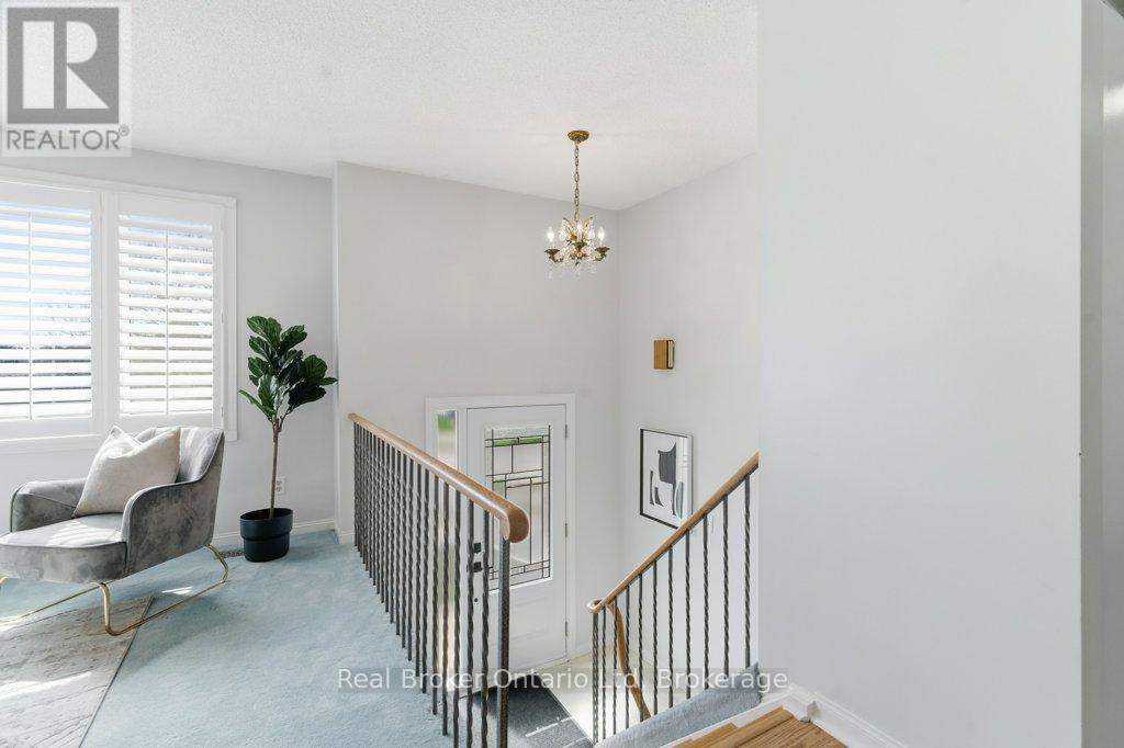 68 SETTLERS DRIVE, Kitchener, Ontario, N2E2L8 — Photo 7