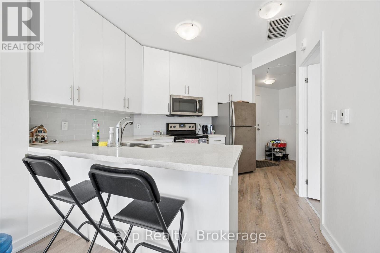 202 - 690 KING STREET W, Waterloo, Ontario, N2H5L8 — Photo 16