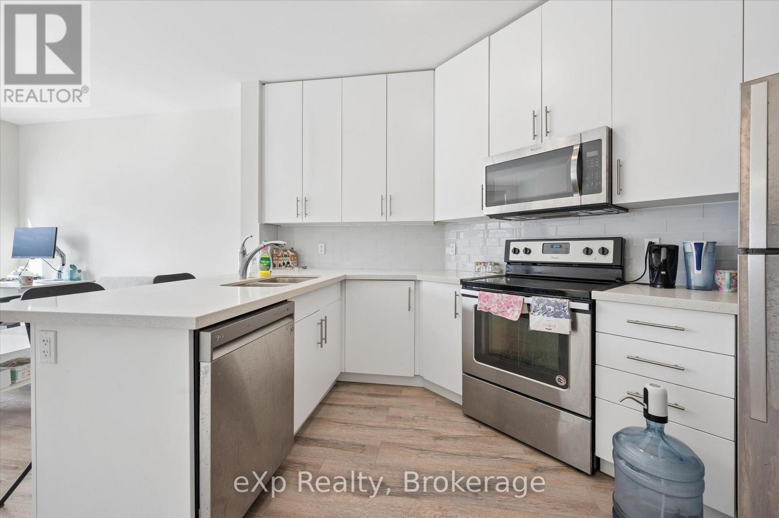 202 - 690 KING STREET W, Waterloo, Ontario, N2H5L8 — Photo 18