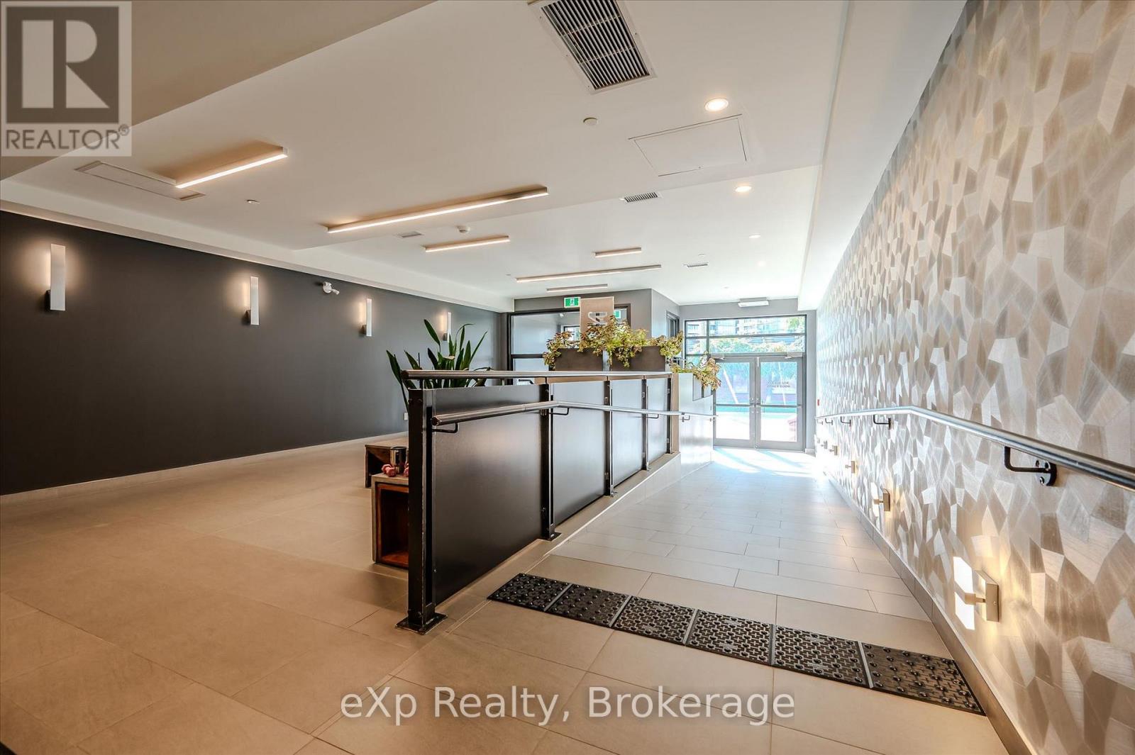 202 - 690 KING STREET W, Waterloo, Ontario, N2H5L8 — Photo 6