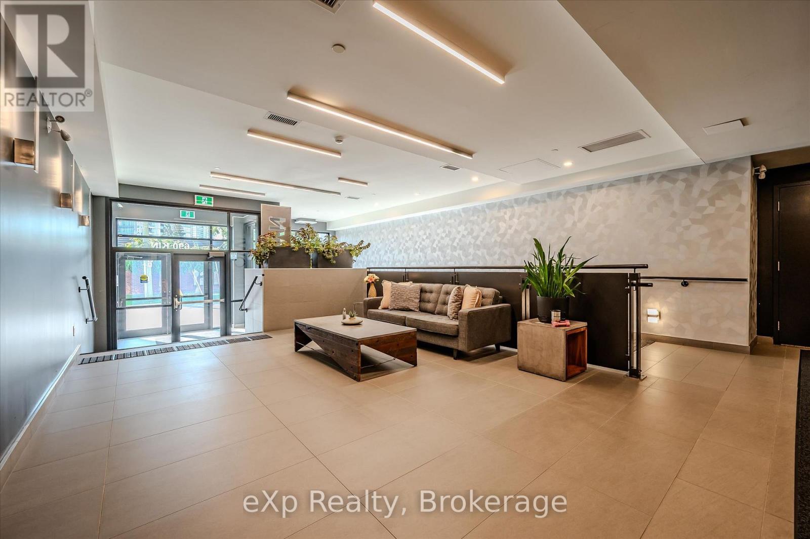 202 - 690 KING STREET W, Waterloo, Ontario, N2H5L8 — Photo 7