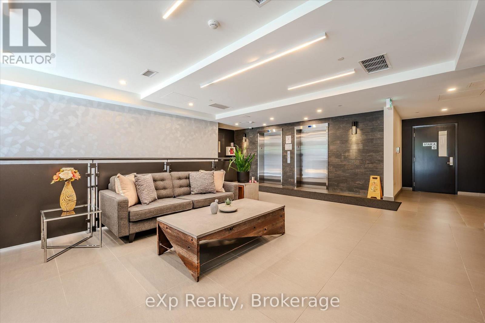 202 - 690 KING STREET W, Waterloo, Ontario, N2H5L8 — Photo 8