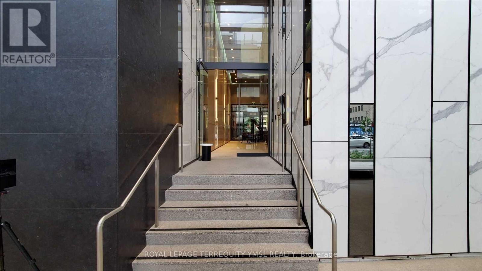 4506 - 488 UNIVERSITY AVENUE, Toronto (Kensington-Chinatown), Ontario, M5G0C1 — Photo 5