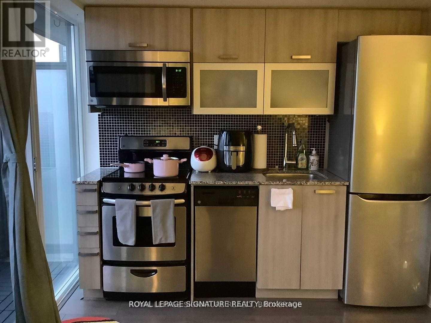 729E - 36 LISGAR STREET, Toronto (Little Portugal), Ontario, M6J0C7 — Photo 2