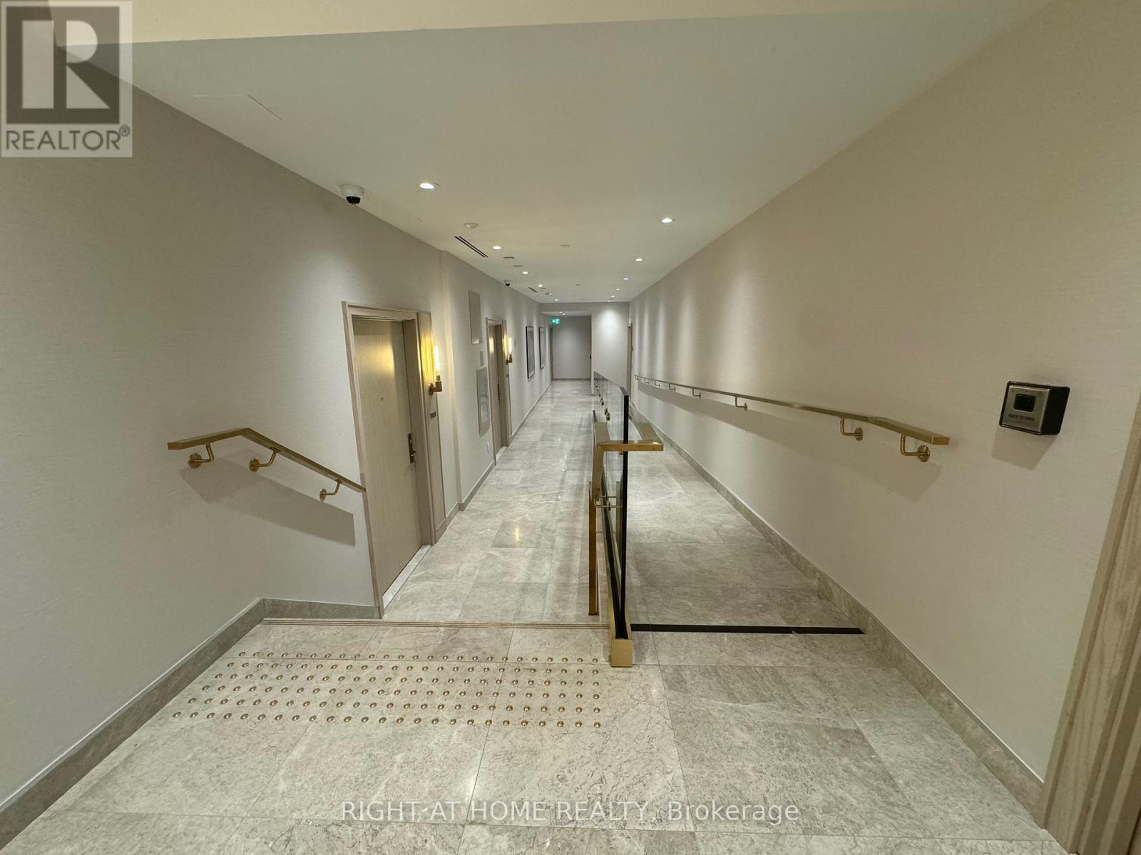 313 - 3 STRATHGOWAN AVENUE, Toronto (Lawrence Park South), Ontario, M4N1B8 — Photo 3