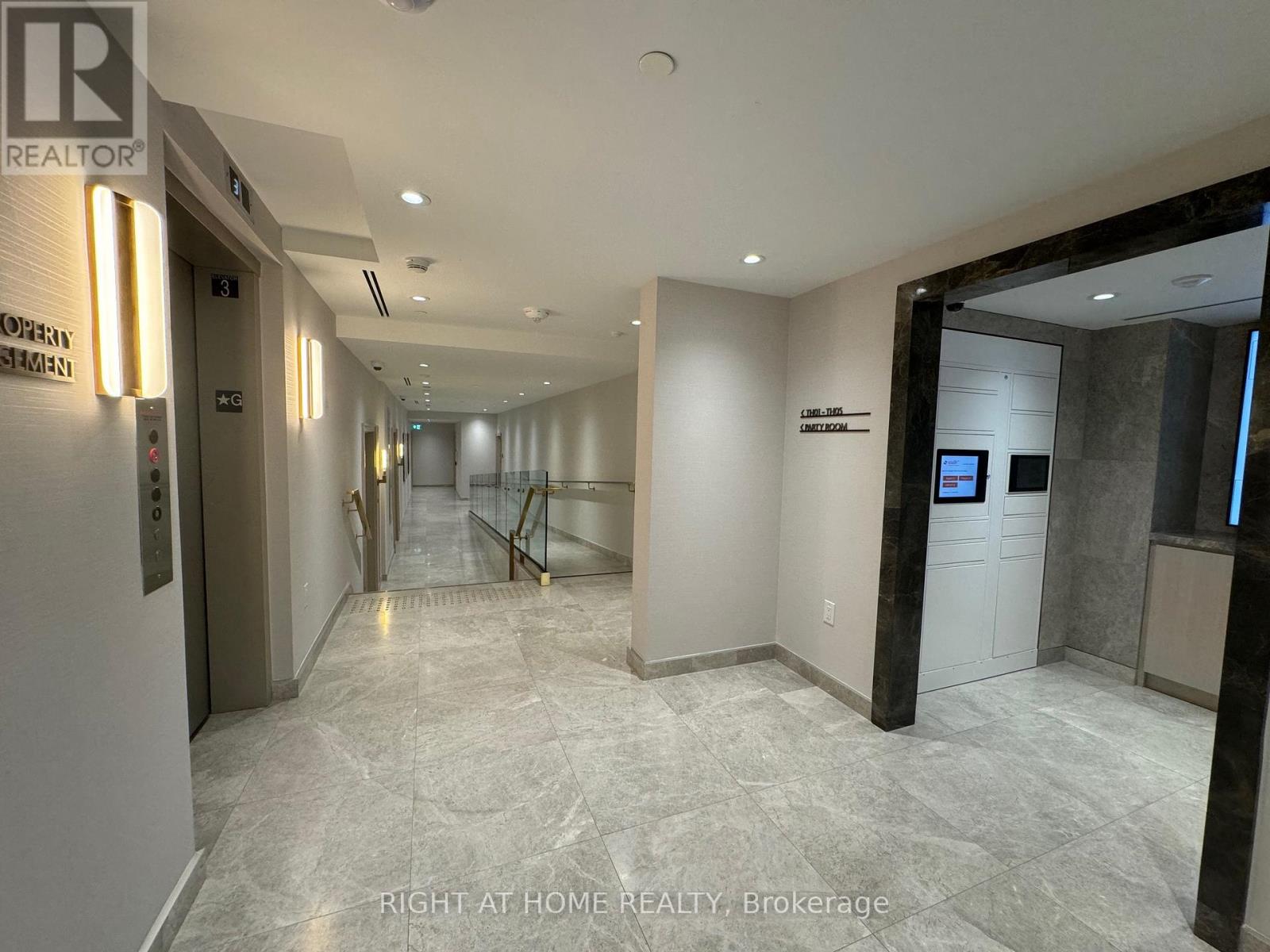 313 - 3 STRATHGOWAN AVENUE, Toronto (Lawrence Park South), Ontario, M4N1B8 — Photo 4