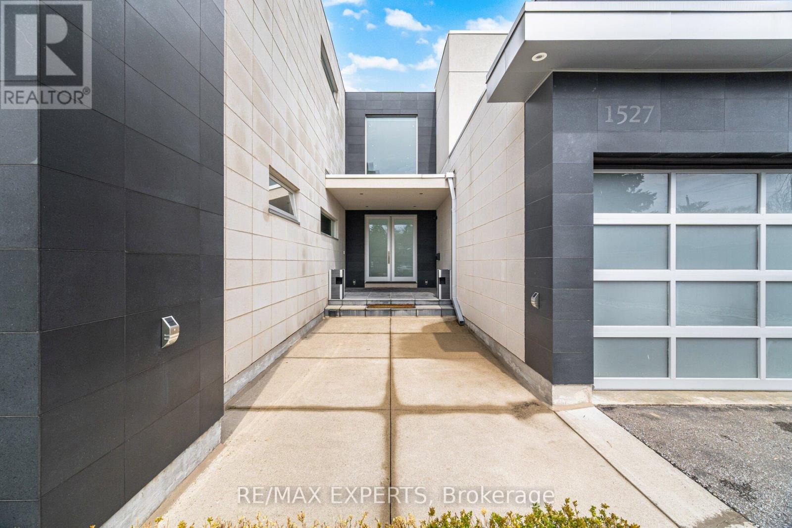 1527 GLENHILL CRESCENT, Mississauga (Lorne Park), Ontario, L5H3C4 — Photo 2