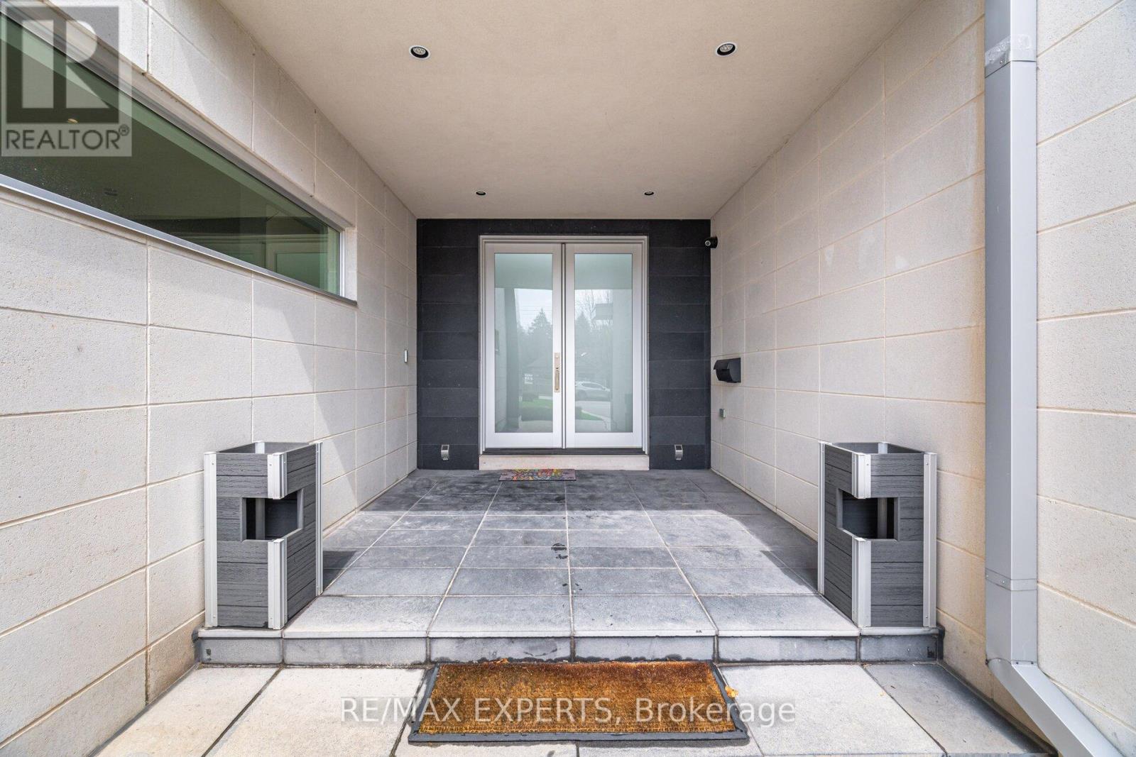 1527 GLENHILL CRESCENT, Mississauga (Lorne Park), Ontario, L5H3C4 — Photo 3