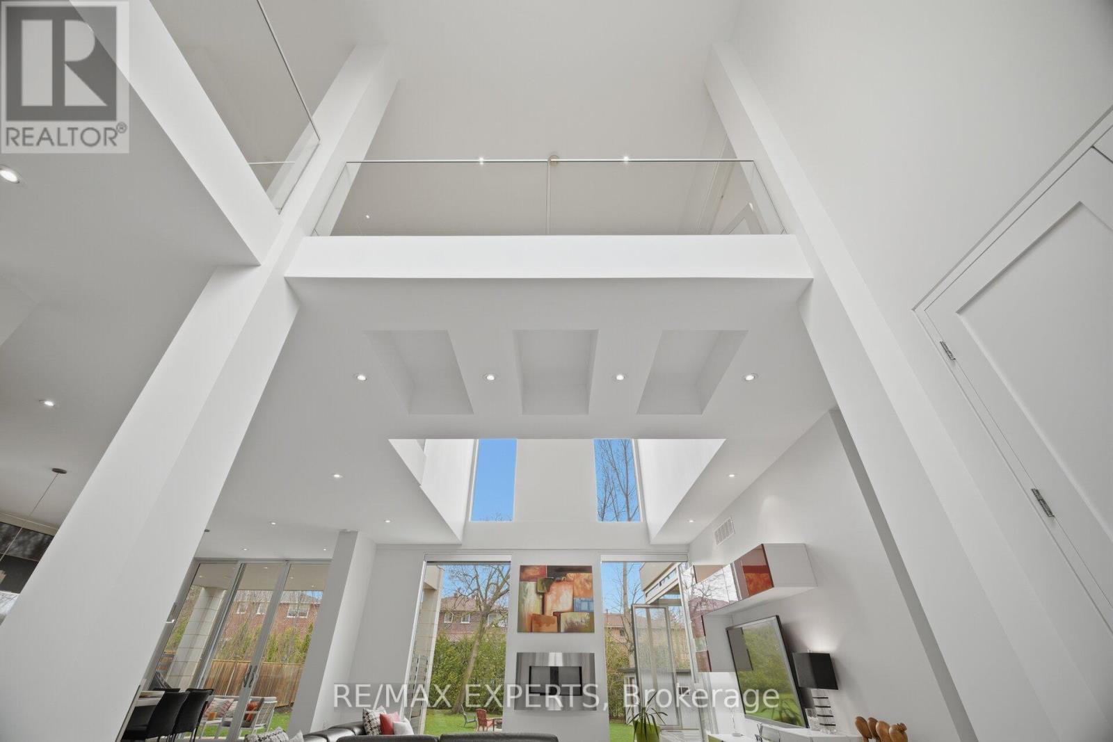 1527 GLENHILL CRESCENT, Mississauga (Lorne Park), Ontario, L5H3C4 — Photo 5