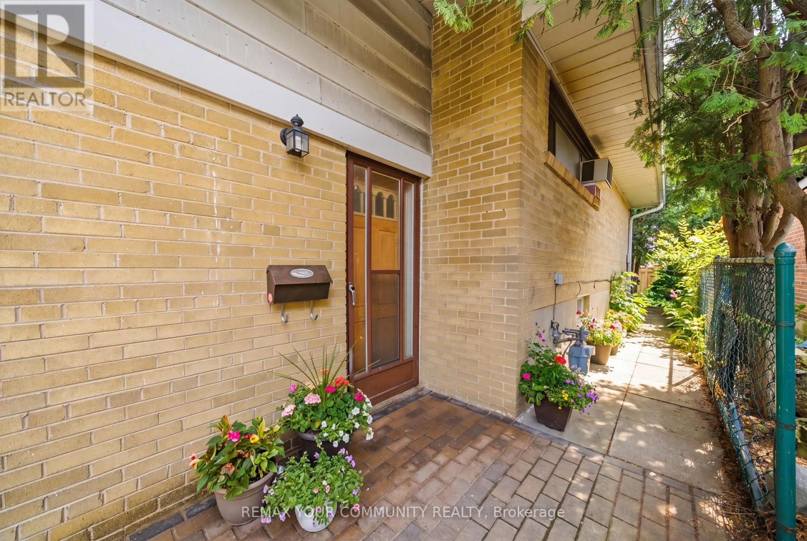 25 FORDWICH CRESCENT, Toronto (Rexdale-Kipling), Ontario, M9W2T3 — Photo 5