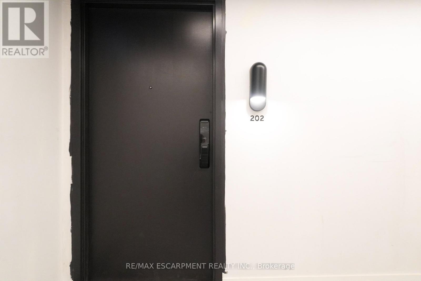 202 - 4878 POWERS COMMON, Burlington (Alton), Ontario, L7M2B4 — Photo 3