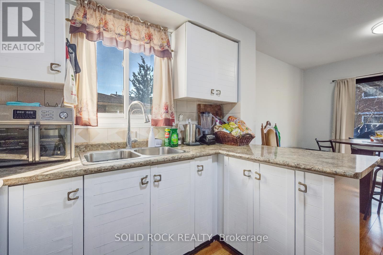 1335 QUINPOOL COURT, Mississauga (Creditview), Ontario, L5C4J3 — Photo 10