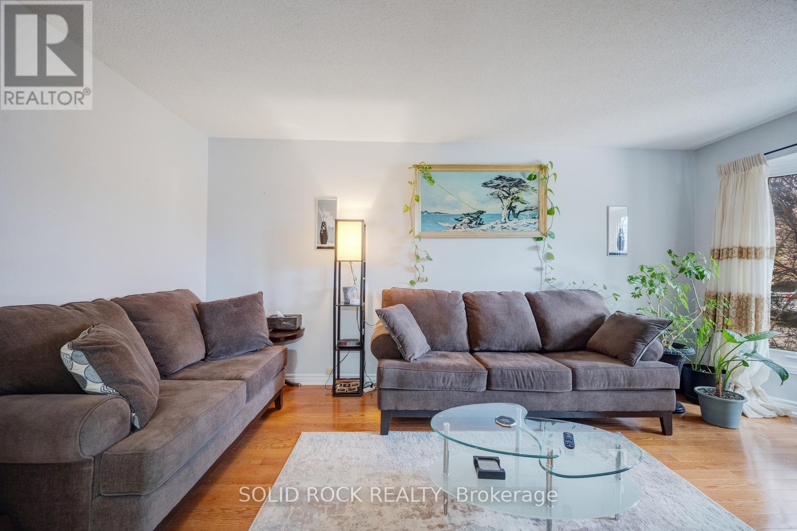 1335 QUINPOOL COURT, Mississauga (Creditview), Ontario, L5C4J3 — Photo 5