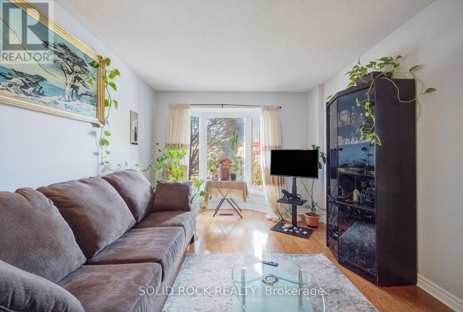 1335 QUINPOOL COURT, Mississauga (Creditview), Ontario, L5C4J3 — Photo 6