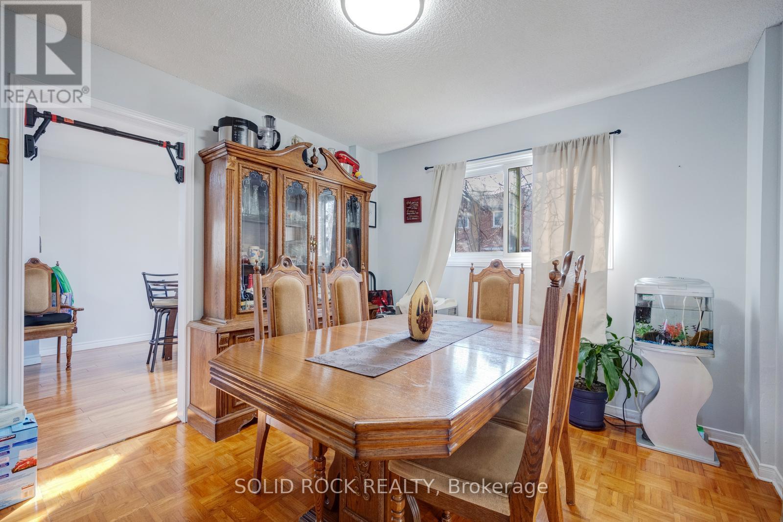 1335 QUINPOOL COURT, Mississauga (Creditview), Ontario, L5C4J3 — Photo 7