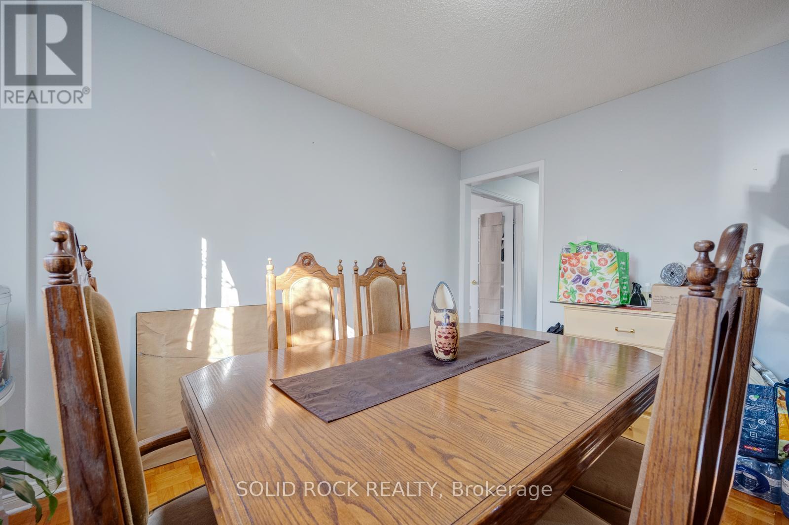 1335 QUINPOOL COURT, Mississauga (Creditview), Ontario, L5C4J3 — Photo 8