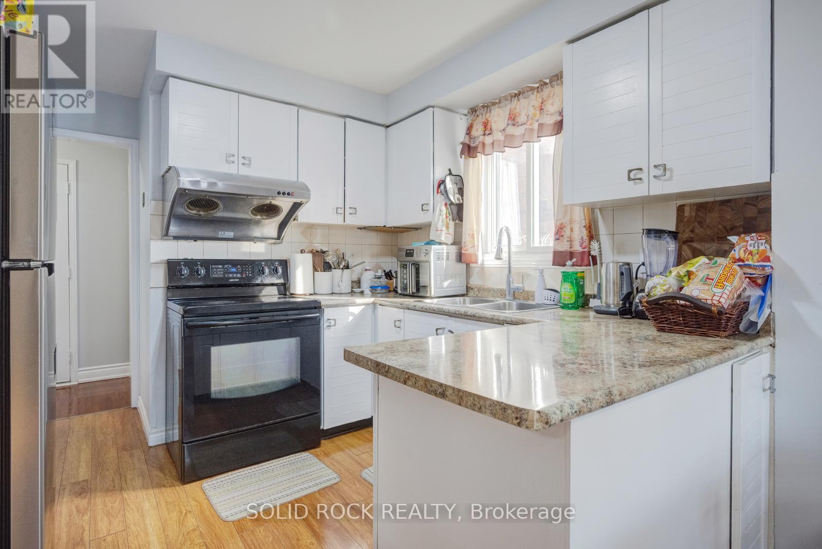 1335 QUINPOOL COURT, Mississauga (Creditview), Ontario, L5C4J3 — Photo 9