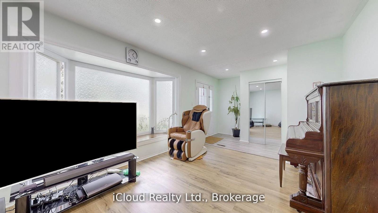 19 FLAMINGO CRESCENT, Brampton (Southgate), Ontario, L6T2G4 — Photo 4