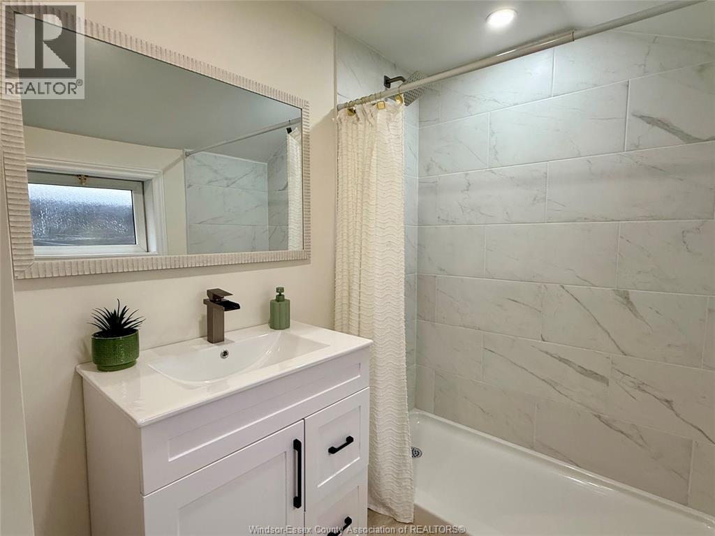 1046 LILLIAN, Windsor, Ontario, N9A1V7 — Photo 13