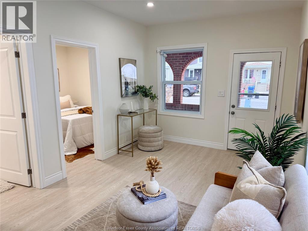 1046 LILLIAN, Windsor, Ontario, N9A1V7 — Photo 5