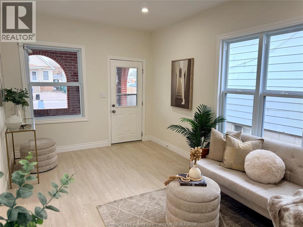 1046 LILLIAN, Windsor, Ontario, N9A1V7 — Photo 6