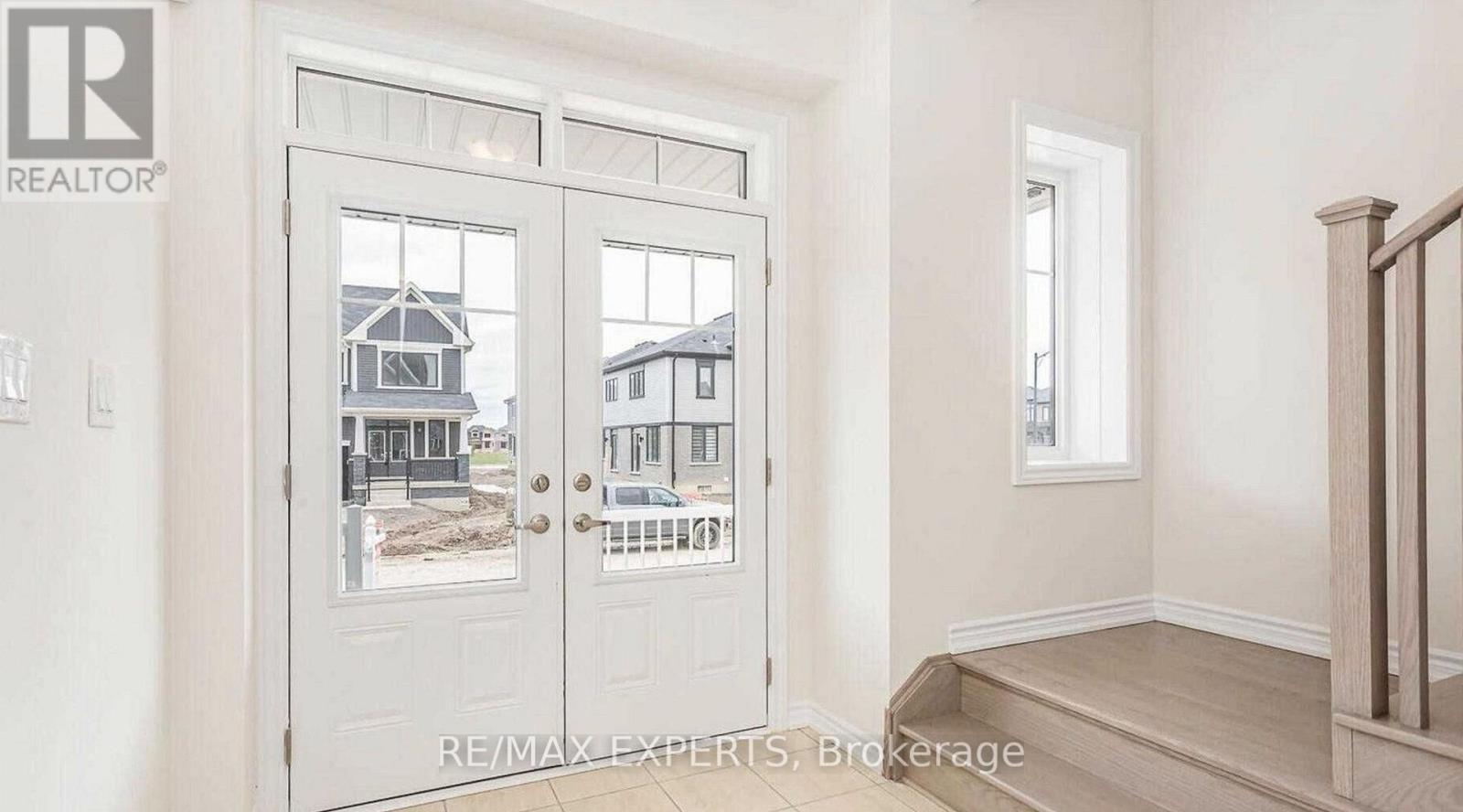 72 MALCOLM CRESCENT, Haldimand, Ontario, N3W0E9 — Photo 2