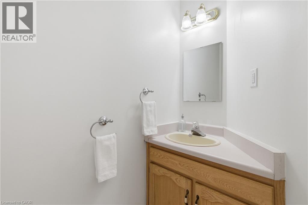 12 SUMNER Crescent, Grimsby, Ontario, L3M5E2 — Photo 23