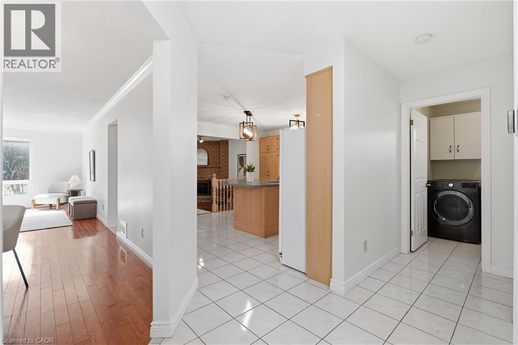 12 SUMNER Crescent, Grimsby, Ontario, L3M5E2 — Photo 6