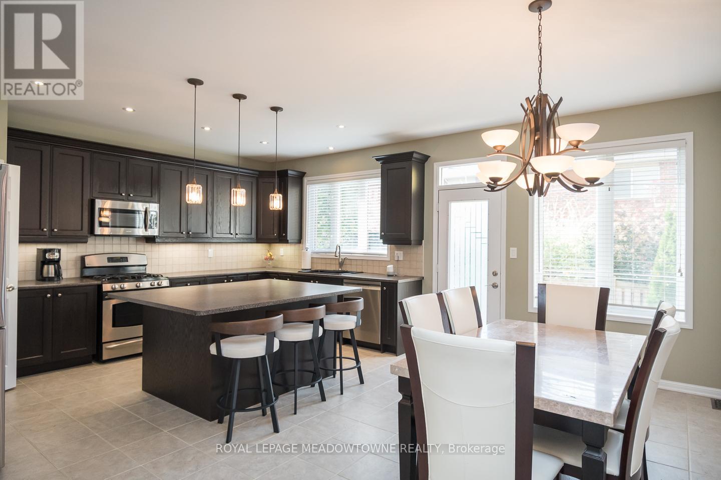 720 LINGEN CRESCENT, Milton (CO Coates), Ontario, L9T0E5 — Photo 8