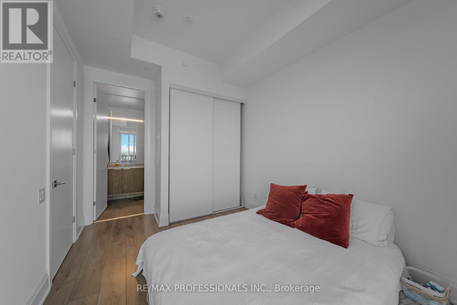 2005 - 20 BRIN DRIVE, Toronto (Edenbridge-Humber Valley), Ontario, M8X1Y6 — Photo 2