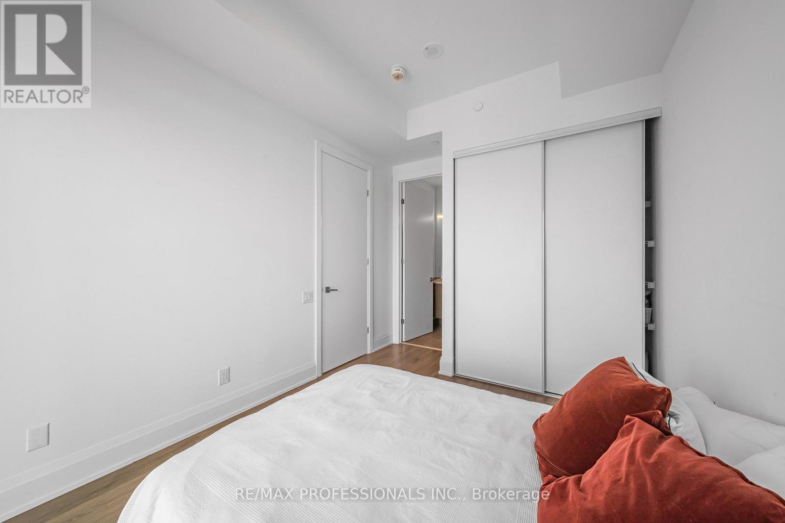 2005 - 20 BRIN DRIVE, Toronto (Edenbridge-Humber Valley), Ontario, M8X1Y6 — Photo 3