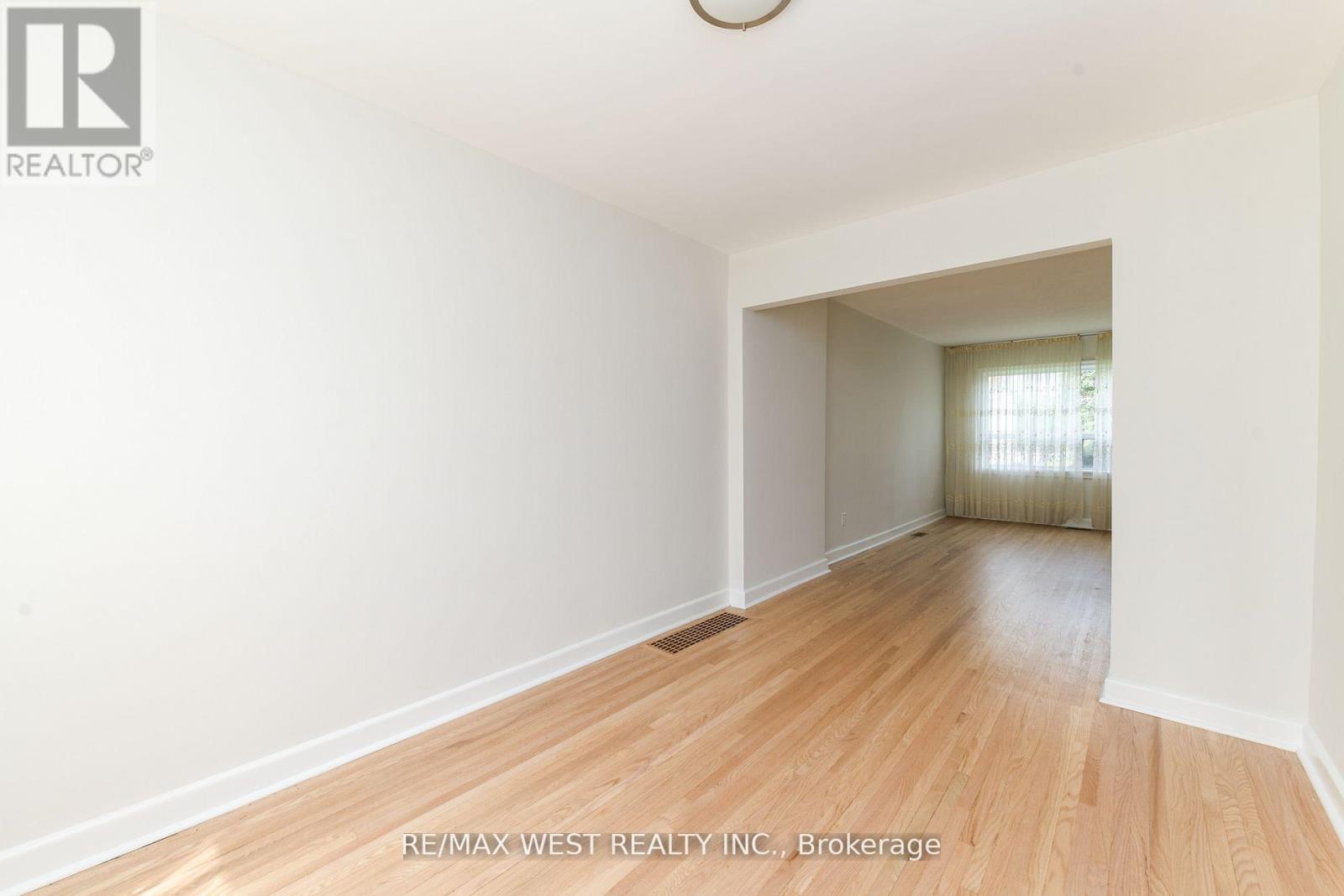 83 EAST DRIVE, Toronto (Rockcliffe-Smythe), Ontario, M6N2N8 — Photo 10