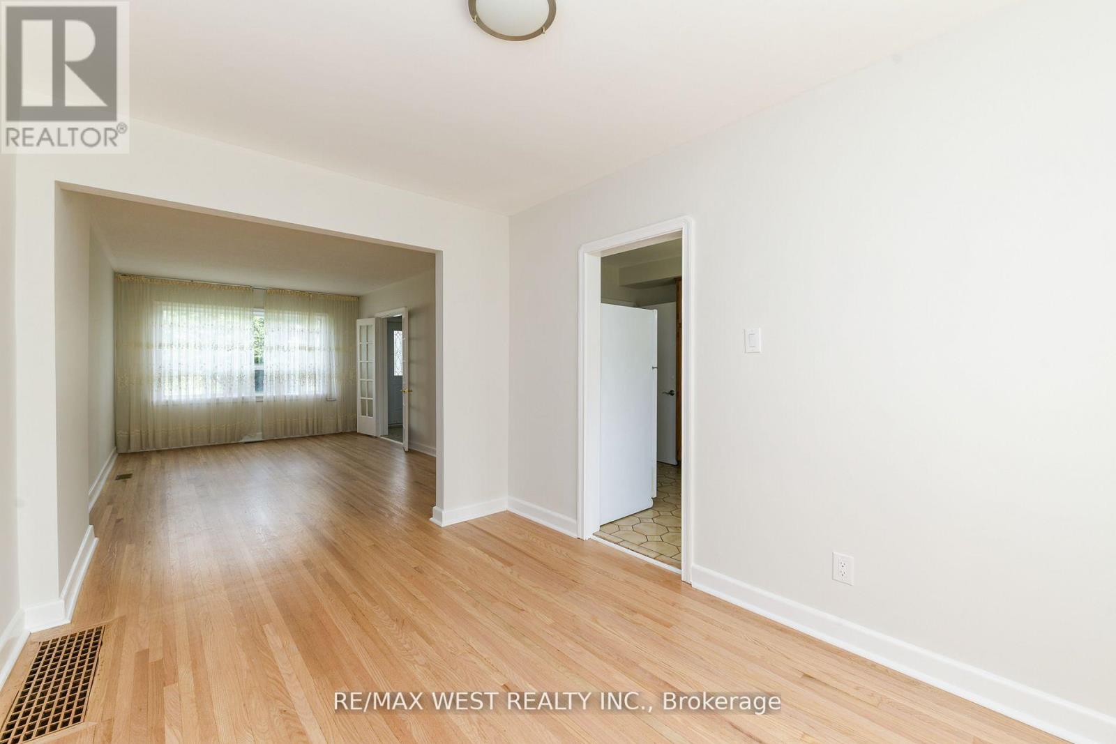 83 EAST DRIVE, Toronto (Rockcliffe-Smythe), Ontario, M6N2N8 — Photo 11