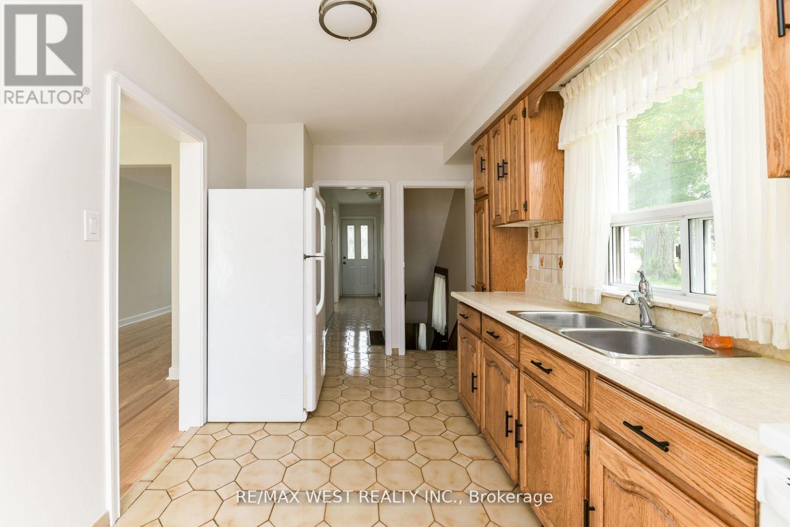 83 EAST DRIVE, Toronto (Rockcliffe-Smythe), Ontario, M6N2N8 — Photo 14