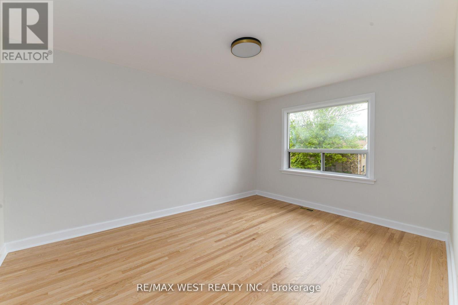 83 EAST DRIVE, Toronto (Rockcliffe-Smythe), Ontario, M6N2N8 — Photo 18