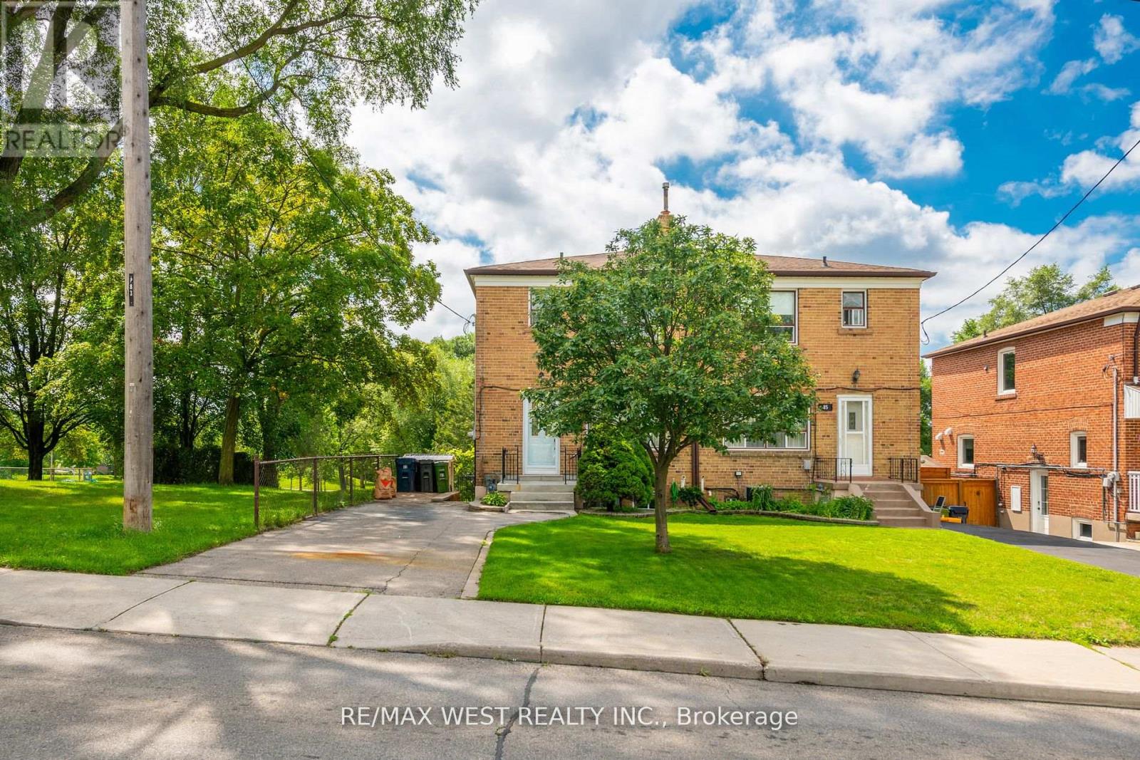 83 EAST DRIVE, Toronto (Rockcliffe-Smythe), Ontario, M6N2N8 — Photo 2