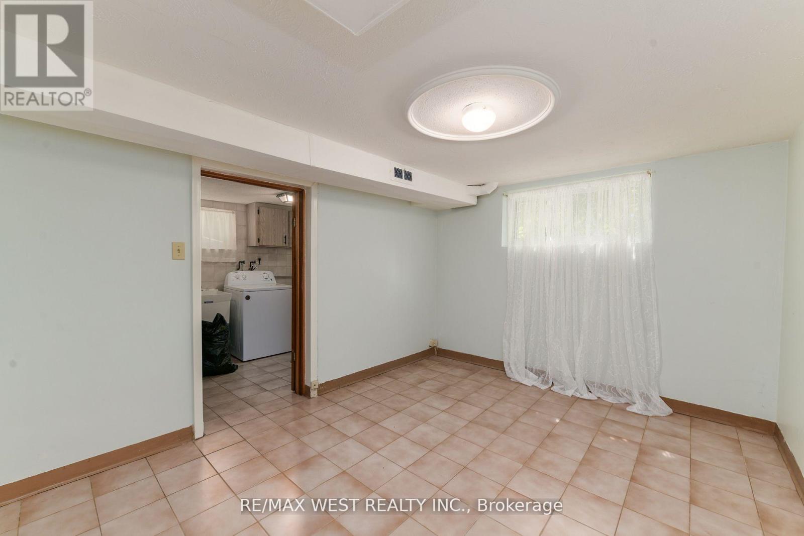 83 EAST DRIVE, Toronto (Rockcliffe-Smythe), Ontario, M6N2N8 — Photo 32