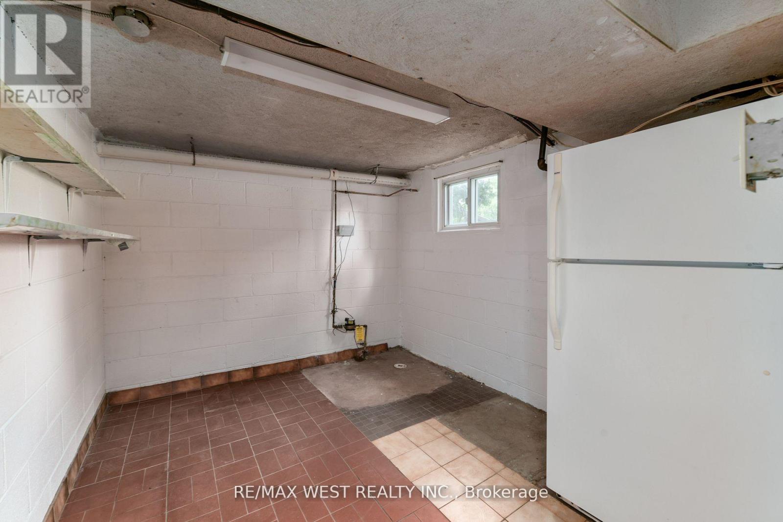 83 EAST DRIVE, Toronto (Rockcliffe-Smythe), Ontario, M6N2N8 — Photo 34