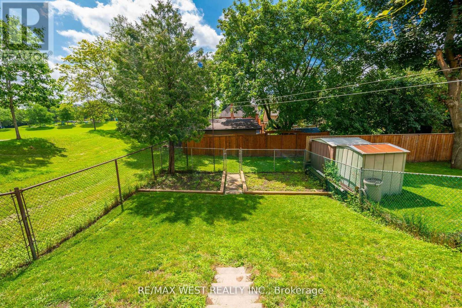 83 EAST DRIVE, Toronto (Rockcliffe-Smythe), Ontario, M6N2N8 — Photo 35