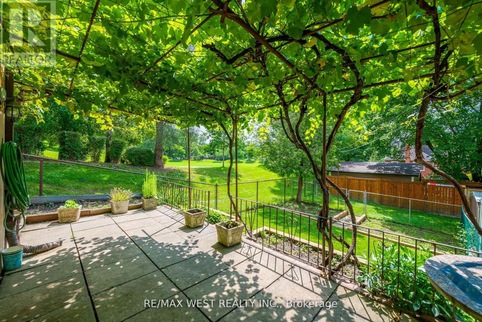 83 EAST DRIVE, Toronto (Rockcliffe-Smythe), Ontario, M6N2N8 — Photo 37