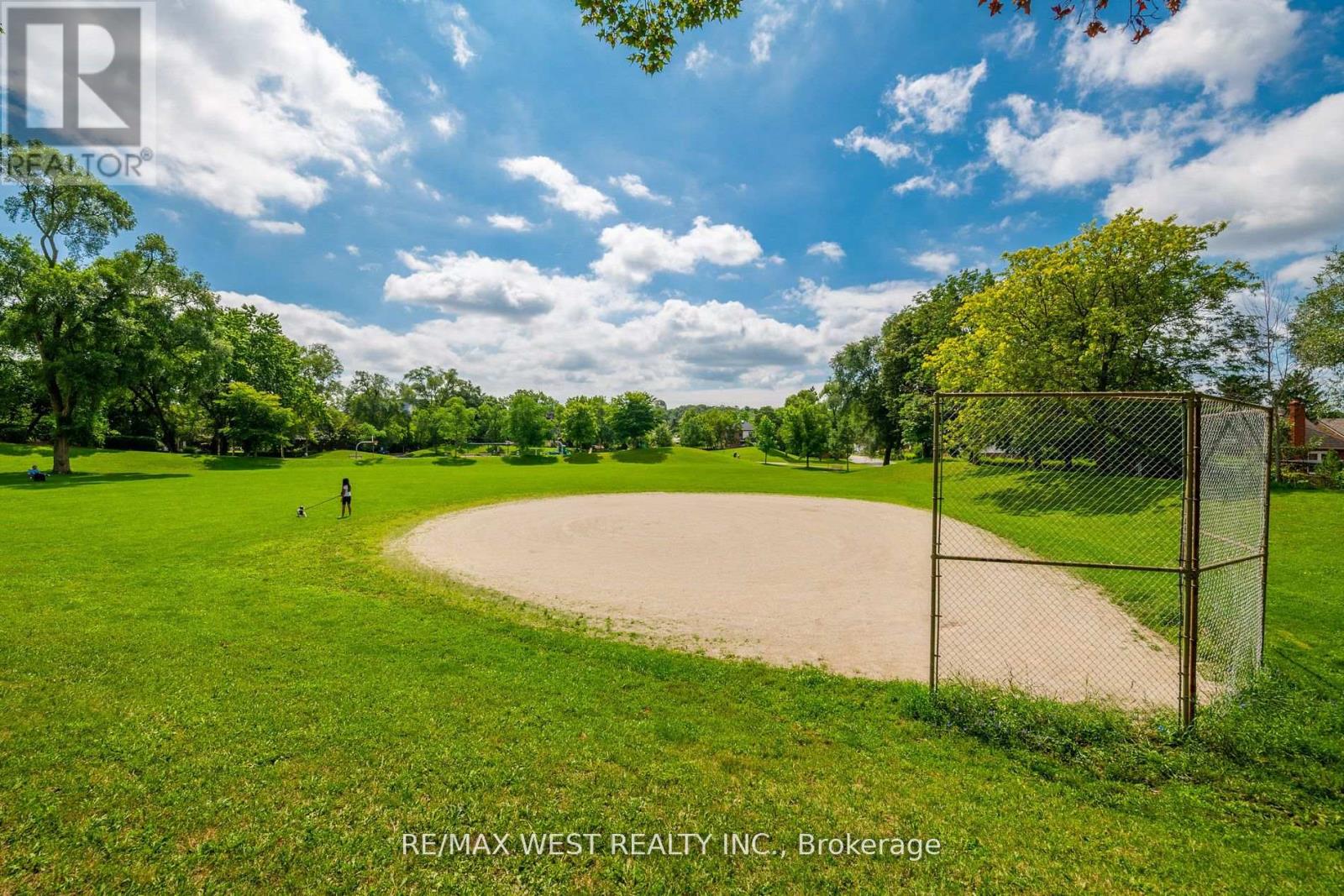 83 EAST DRIVE, Toronto (Rockcliffe-Smythe), Ontario, M6N2N8 — Photo 40