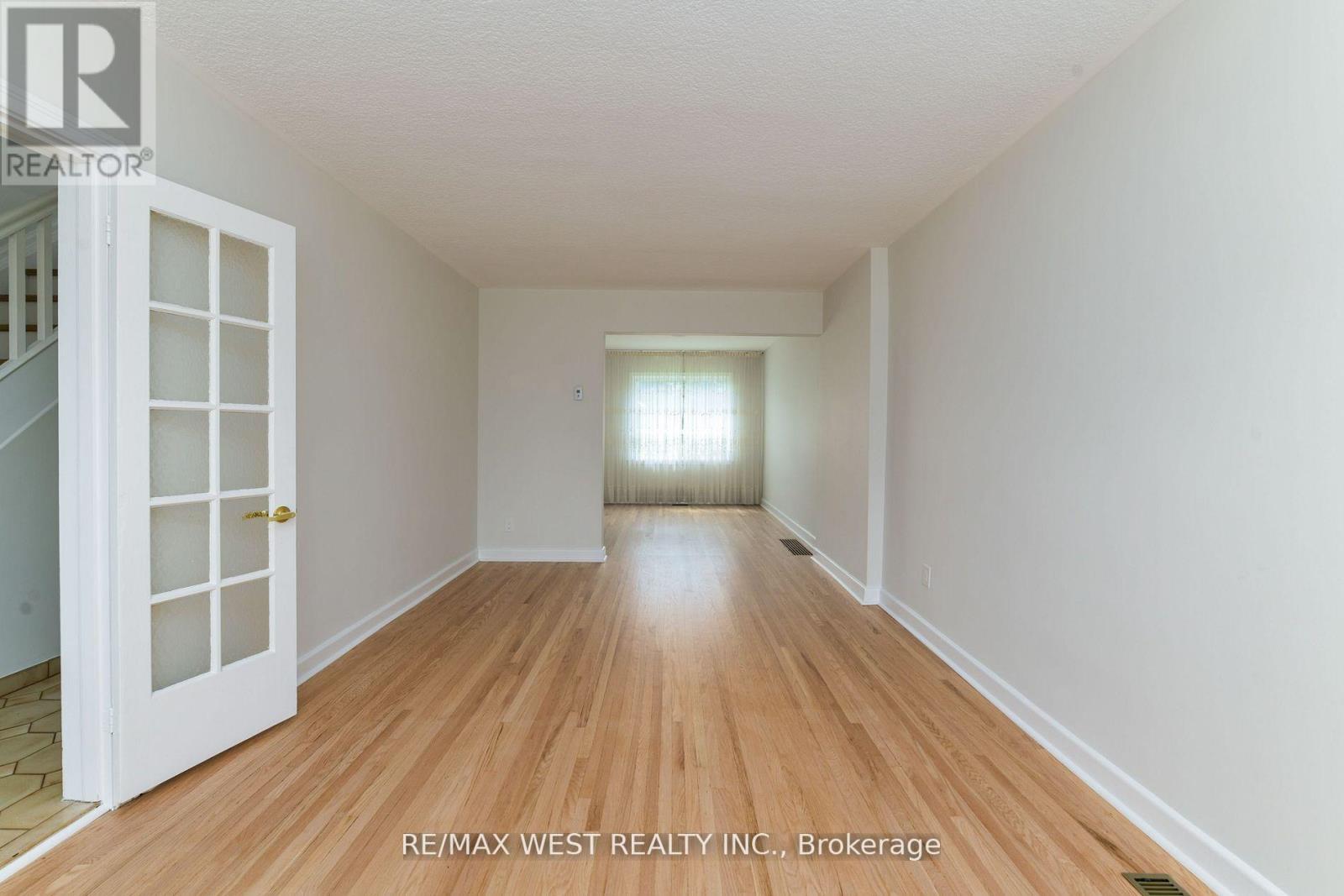 83 EAST DRIVE, Toronto (Rockcliffe-Smythe), Ontario, M6N2N8 — Photo 5