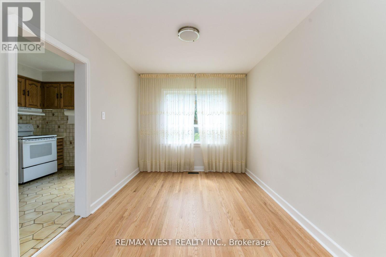 83 EAST DRIVE, Toronto (Rockcliffe-Smythe), Ontario, M6N2N8 — Photo 8