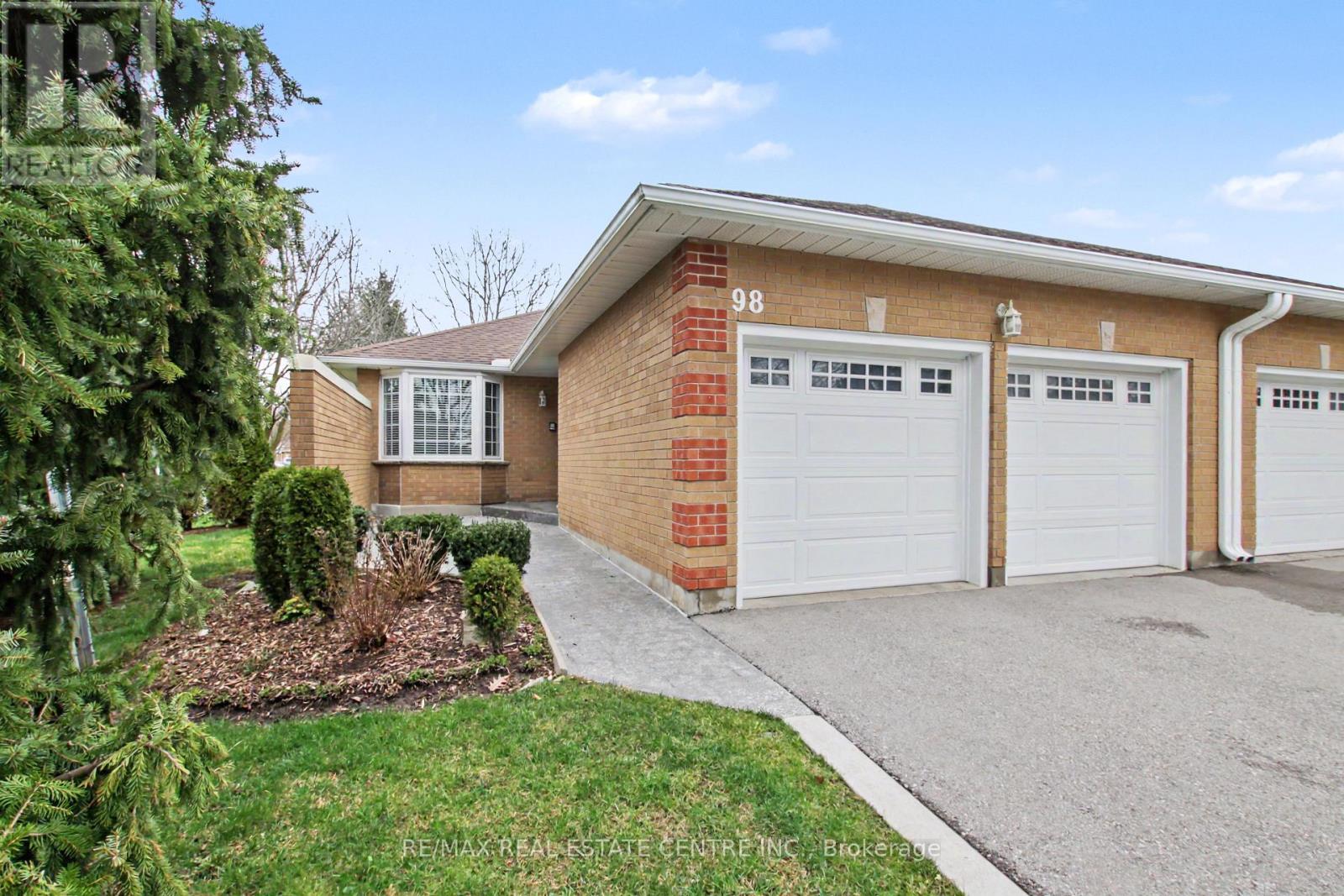 98 BEASLEY CRESCENT, Cambridge, Ontario, N1T1T5 — Photo 2