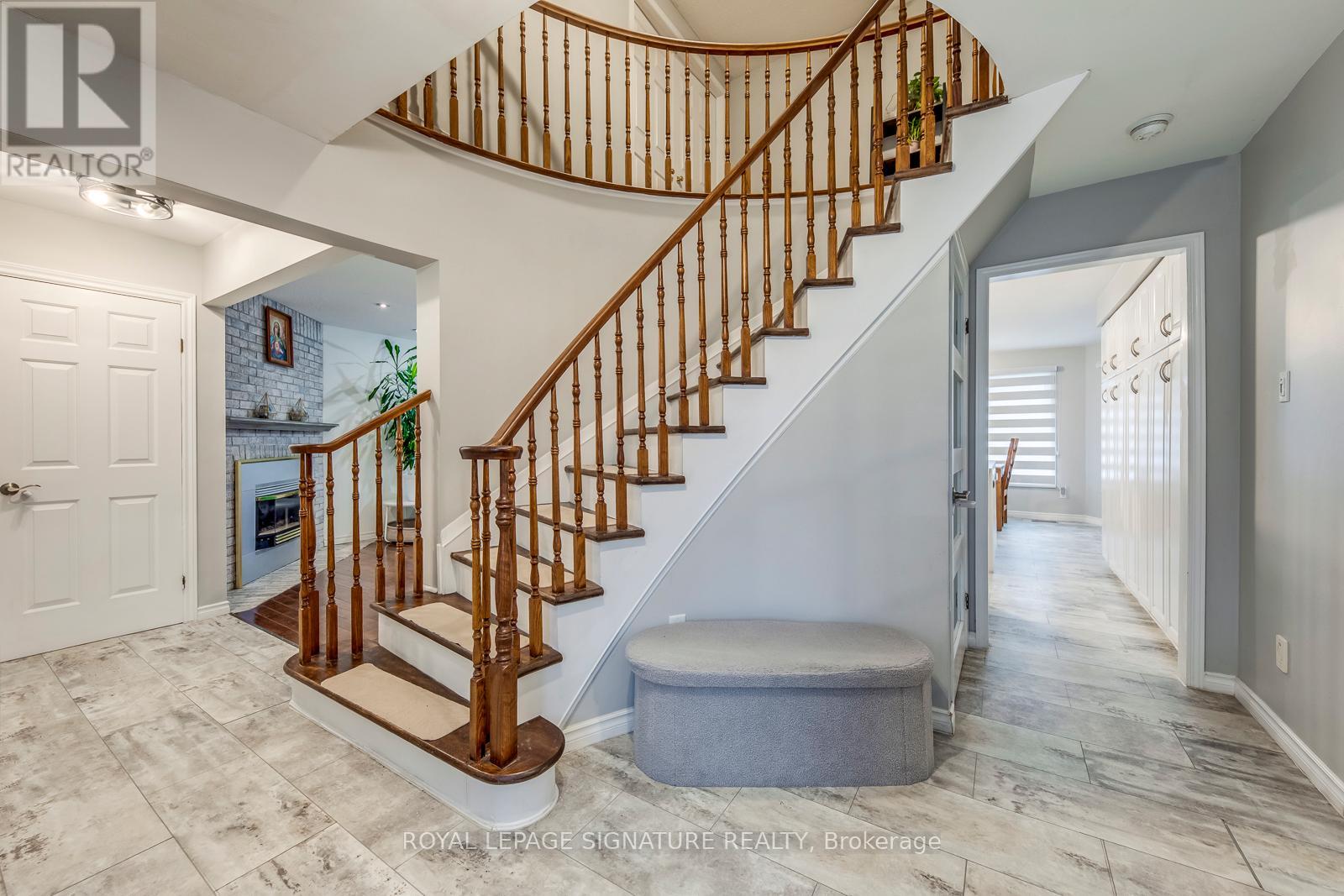 54 RANDOLF COURT, Hamilton (Rushdale), Ontario, L8W2Z8 — Photo 3