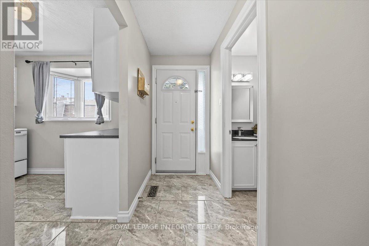 C - 1771 LAMOUREUX DRIVE, Ottawa, Ontario, K1E2N5 — Photo 2