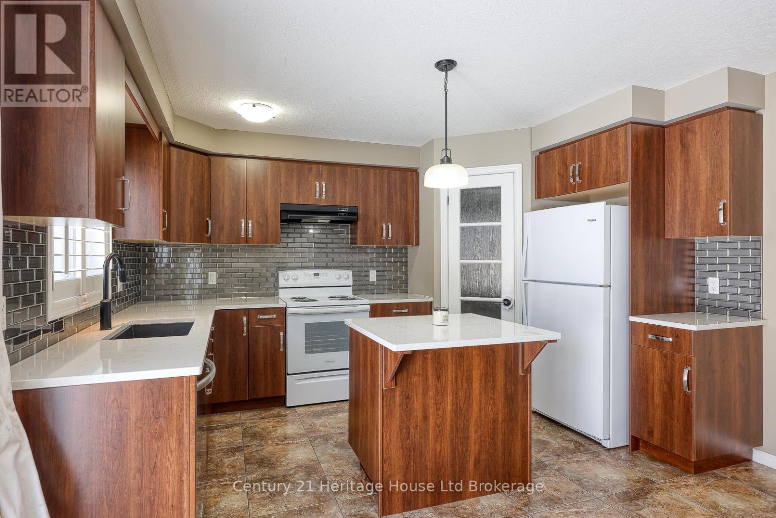 427 CHAMPLAIN AVENUE, Woodstock (Woodstock - South), Ontario, N4V0B3 — Photo 12